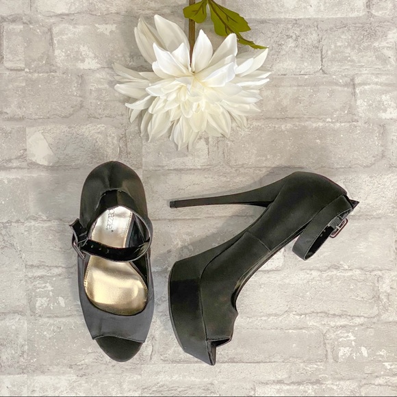 NWOT Shoe Dazzle Black Satin Heels - Picture 2 of 12